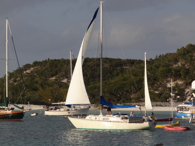 S/V Lutra leaves Monument Beach anchorage ... for another close to a beach spot.