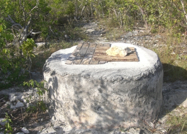 Cistern near the beach- we're told it still is used by cruisers