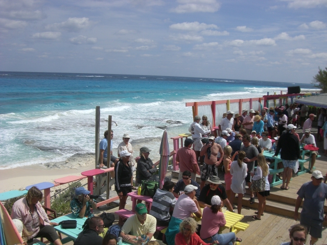 Free concert with an ocean view and tropical breeze