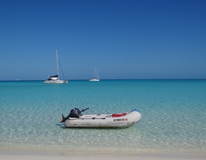 Flamingo Cay bight- very protected from SE winds. You can barely see two sails off in the distance