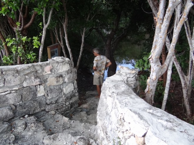 Entrance to the ocean (boiling hole) . Russ reads up on what we might see