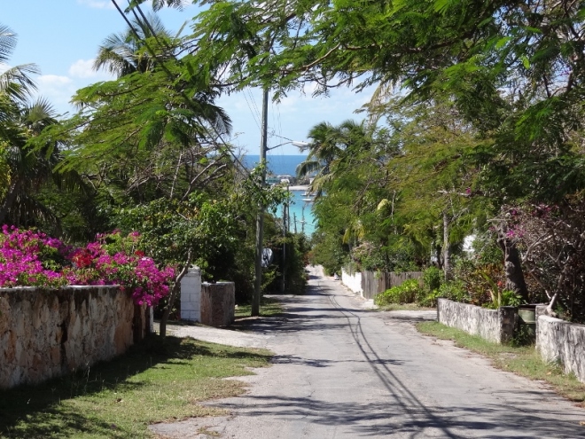 The steep road ends at the NE corner of the harbor