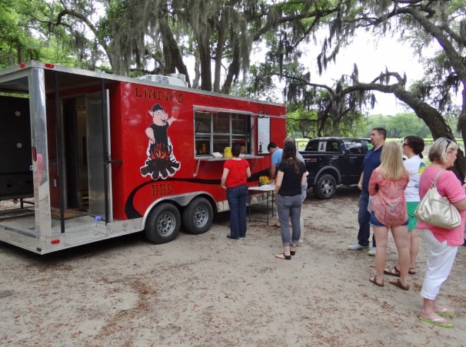 On Saturdays you can enjoy lunch. Today was the delicious BBQ wagon with pulled pork, ribs, slaw, etc