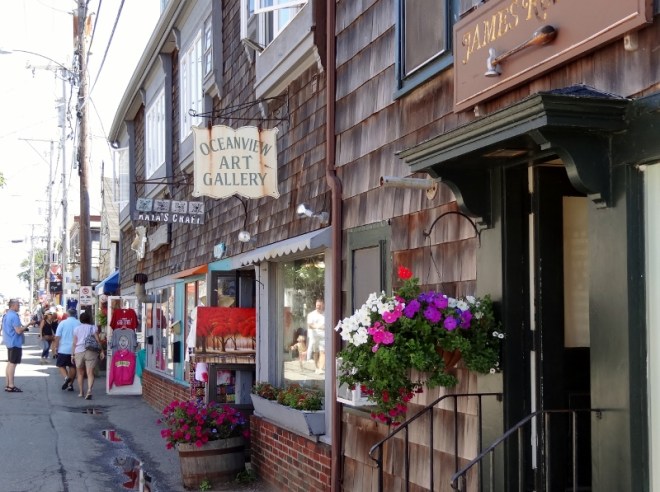Strolling, shopping and eating are easy to enjoy along Bearskin Neck