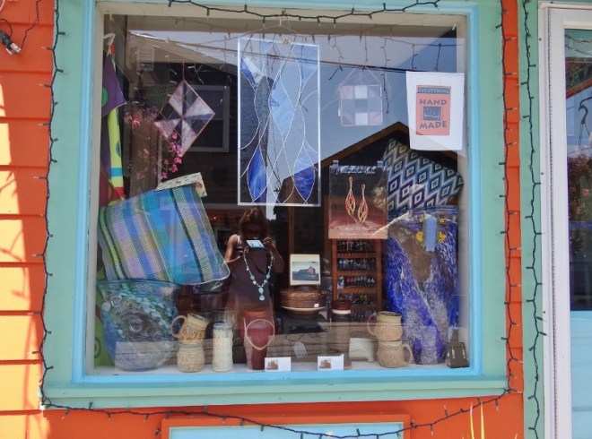 One of many artsy window displays along Bearskin Neck