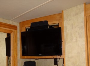 New flat screen TV with blu-ray DVD player and mini sound bar.