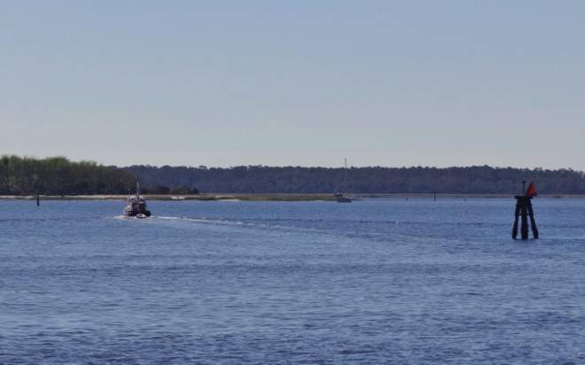 mvVictorius enters HellGAte, Sail is aground