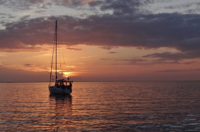 Fishers Bay sunset & sv Aquila