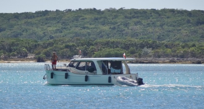 Departing Red Shanks near low, bound for Emerald Bay MArina